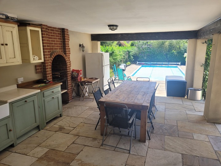 8 Bedroom Villa In Farnborough
